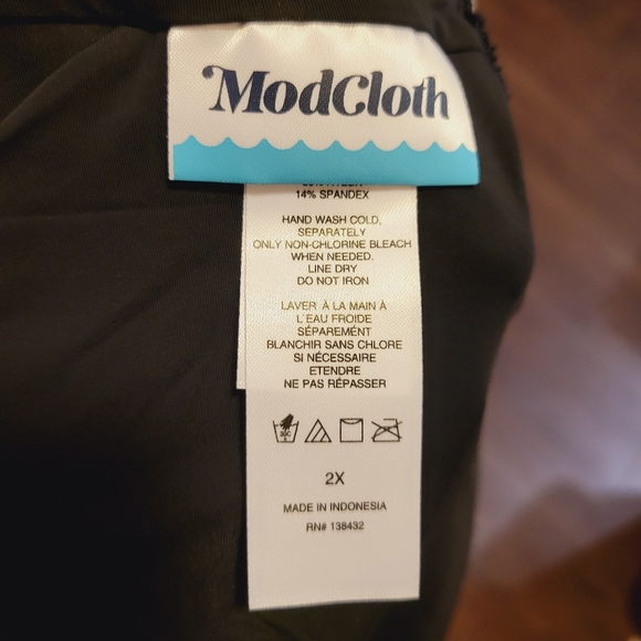 Floral Modcloth Swimsuit - Picture 5 of 6